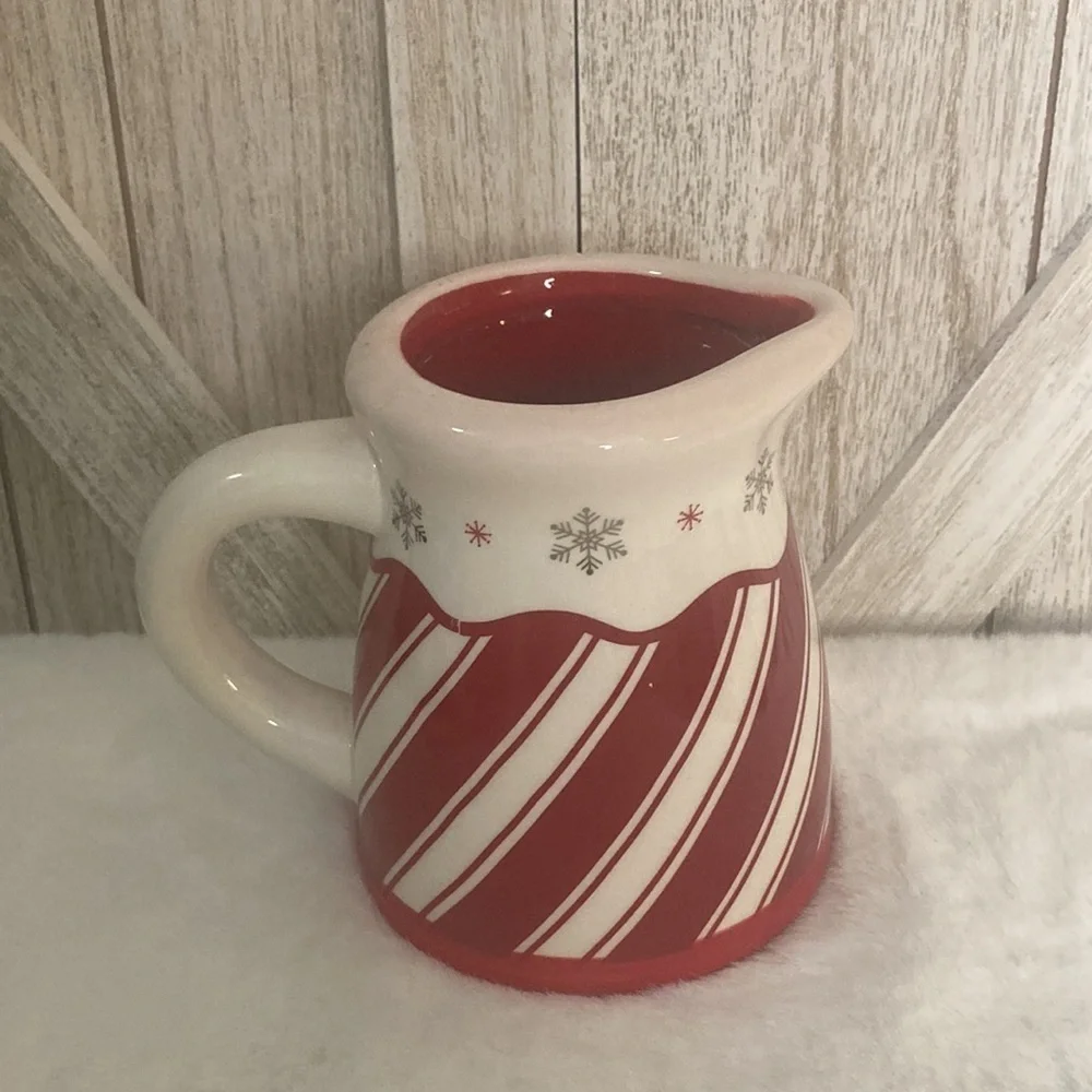 Terramoto 2018 Mini Christmas Pitcher